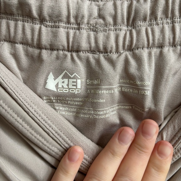 NWOT REI Active Pursuit Shorts Light Grey - Picture 5 of 6